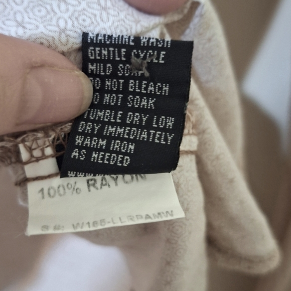 Wrangler long-sleeved collarless button-down Medium pink tan microfloral blouse - Picture 4 of 6